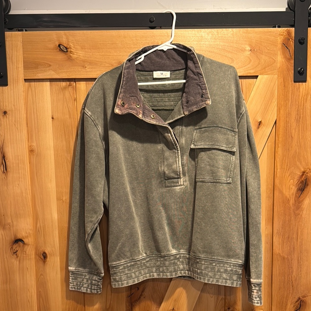 Green Casual Sweatshirt with Collared Neckline